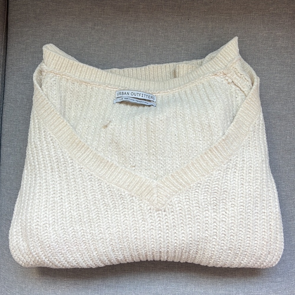 Urban Outfitters Sweater - Picture 3 of 6